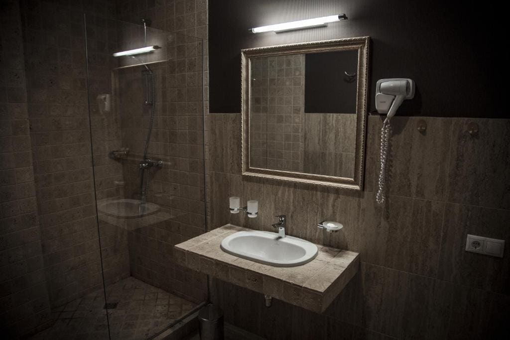 Standard Twin Room room - Image 2