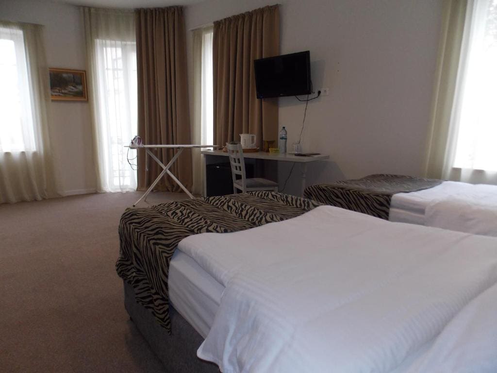 Family Room room - Image 1