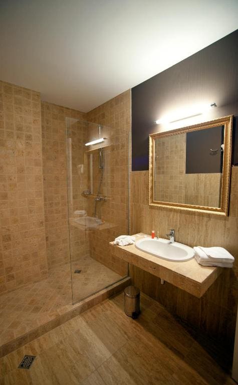 Standard Twin Room room - Image 1