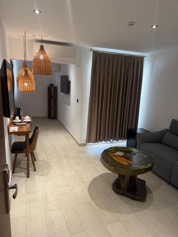 One-Bedroom Suite room - Image 3