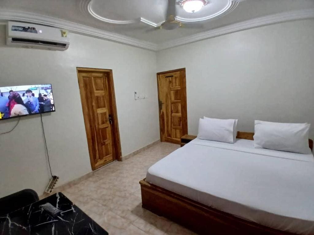Double Room with Shared Bathroom room - Image 1