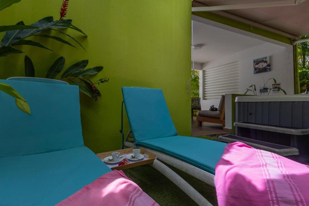 Suite with Hot Tub room - Image 2