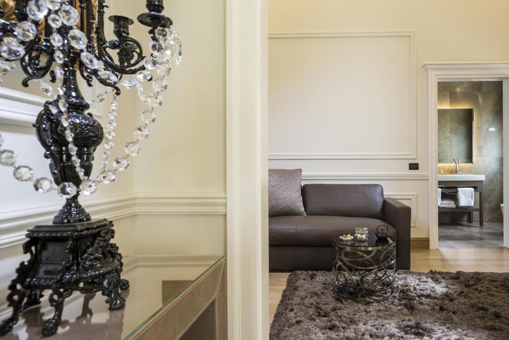 Deluxe Queen Suite room - Image 1