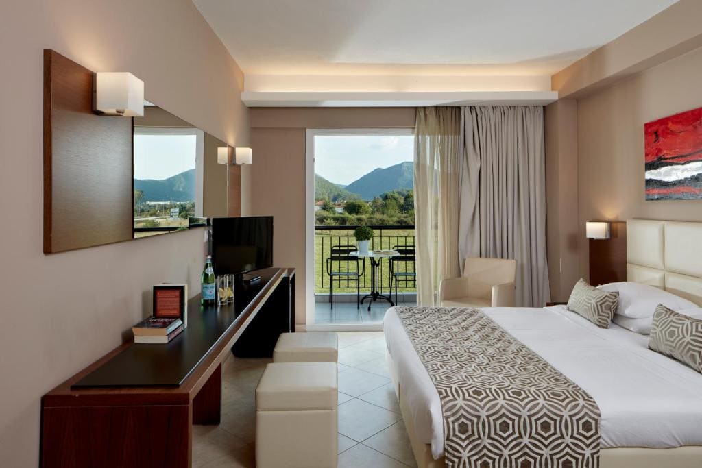 Deluxe Triple Room room - Image 2