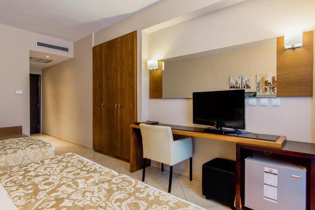 Superior Triple Room room - Image 1
