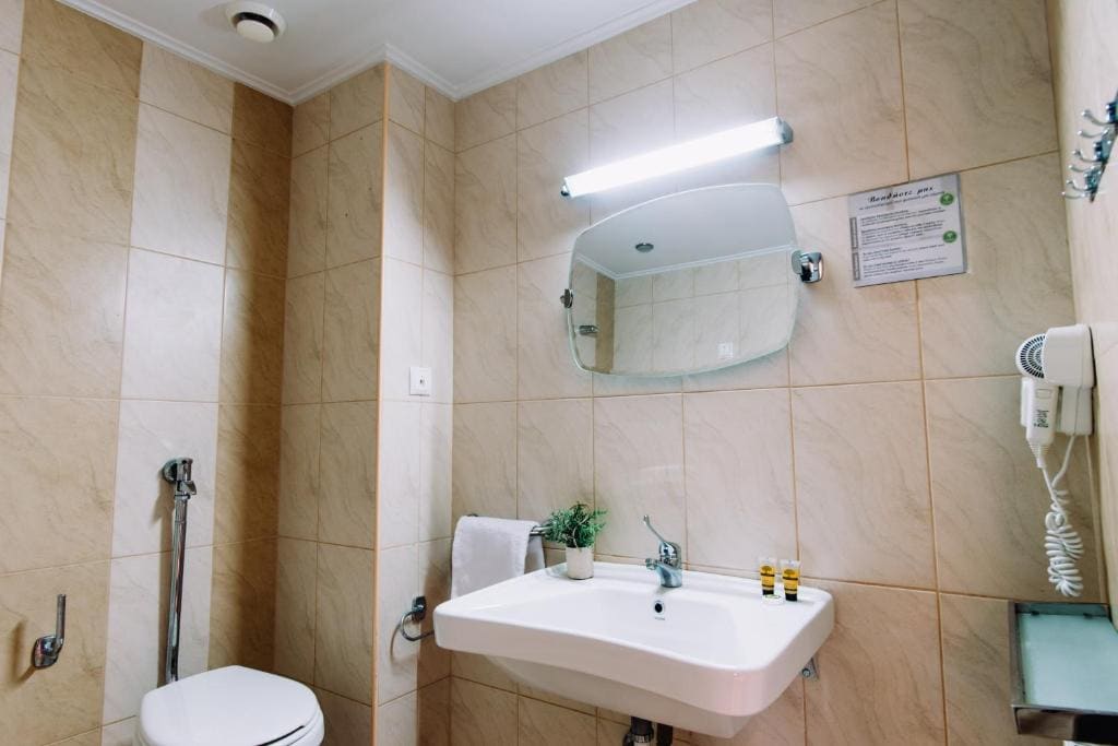 Superior Twin Room - Disability Access room - Image 2