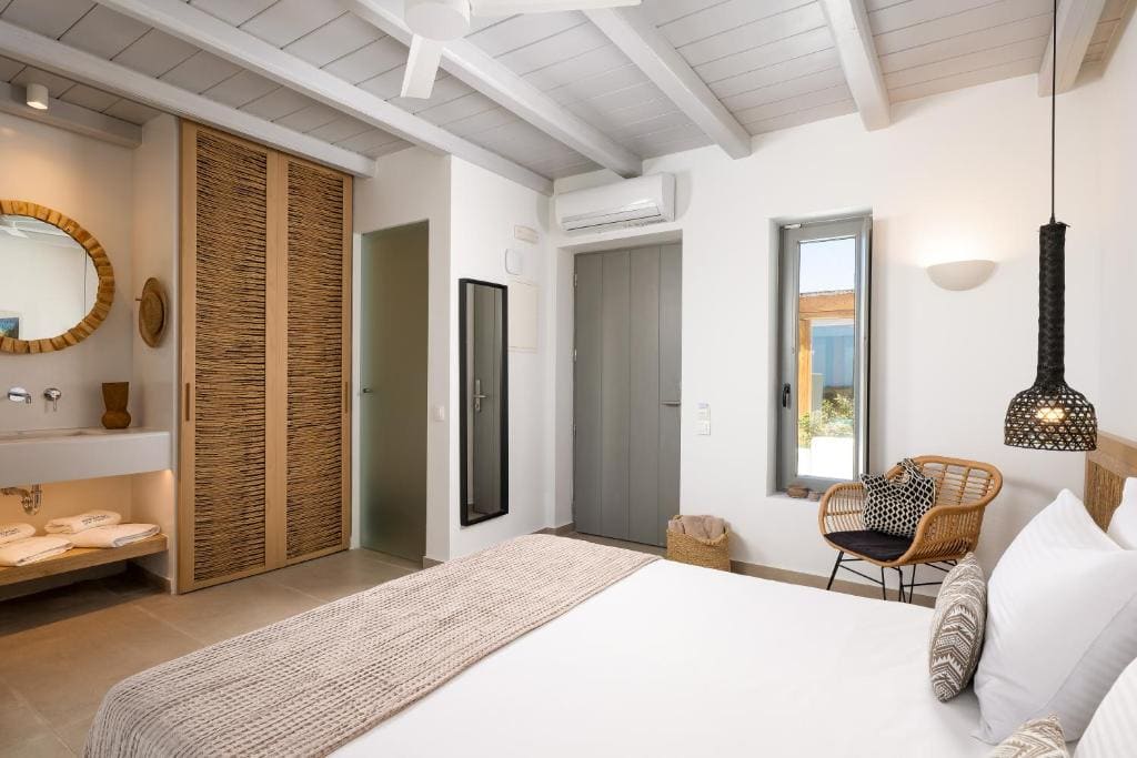 Double Bed Luxury Boutique Suite with Private Plunge Pool room - Image 1