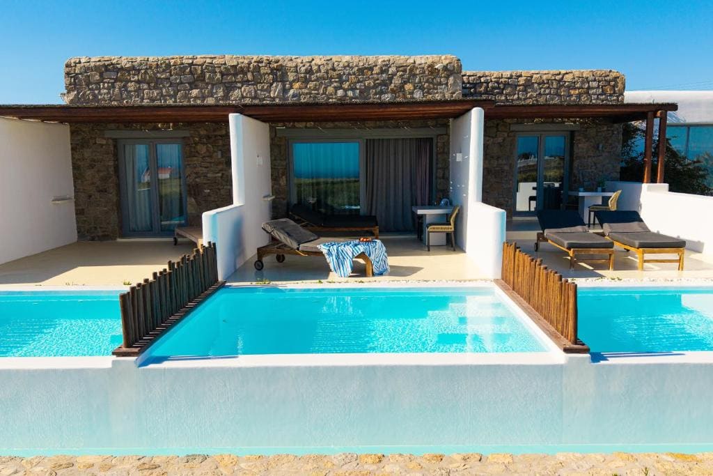Queen-Size Double Bed Luxury Suite with Private Pool room - Image 2