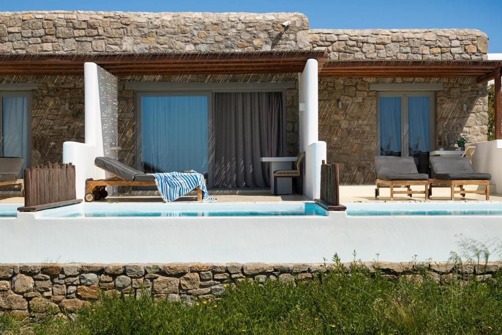 Queen-Size Double Bed Luxury Suite with Private Pool room - Image 3
