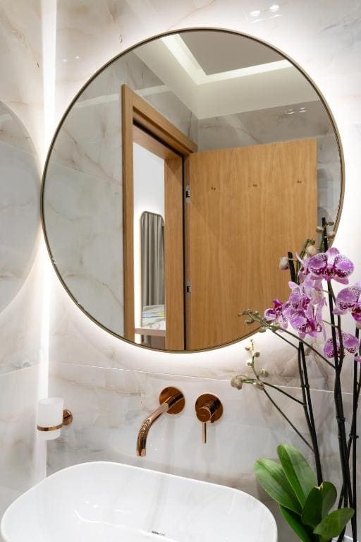 Suite with Hot Tub room - Image 2