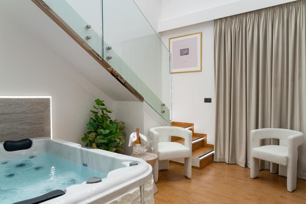 Suite with Hot Tub room - Image 1