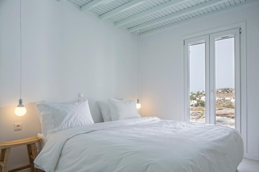 Deluxe Suite with Hill View room - Image 3