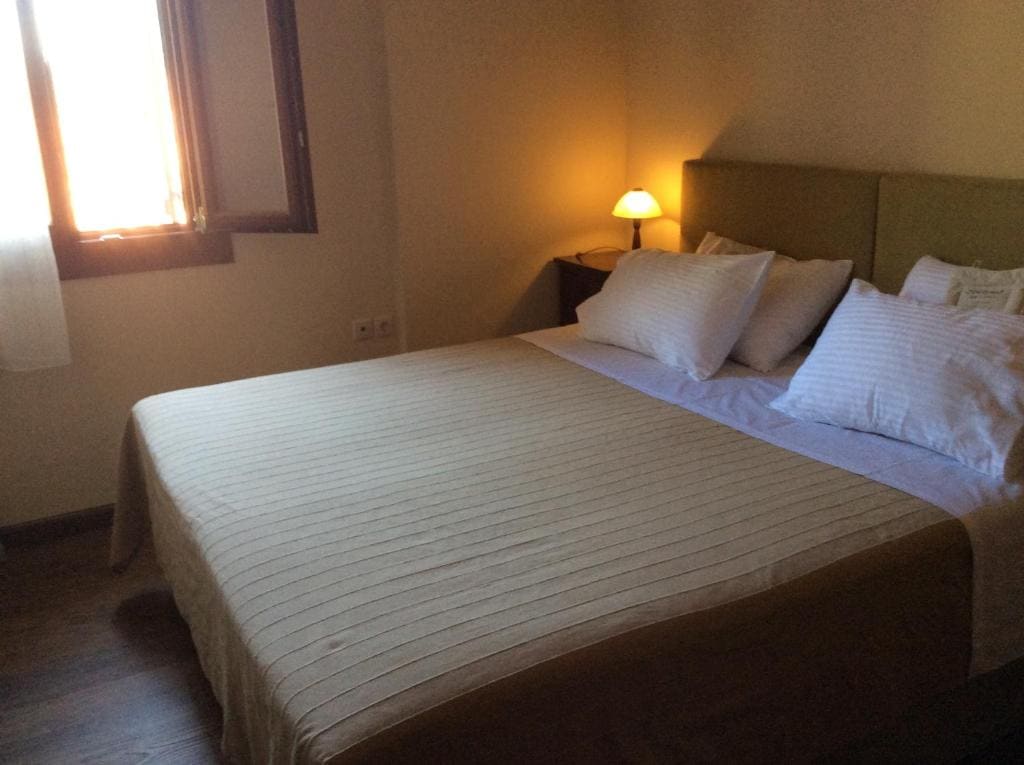 Deluxe Suite Gardenia room - Image 2