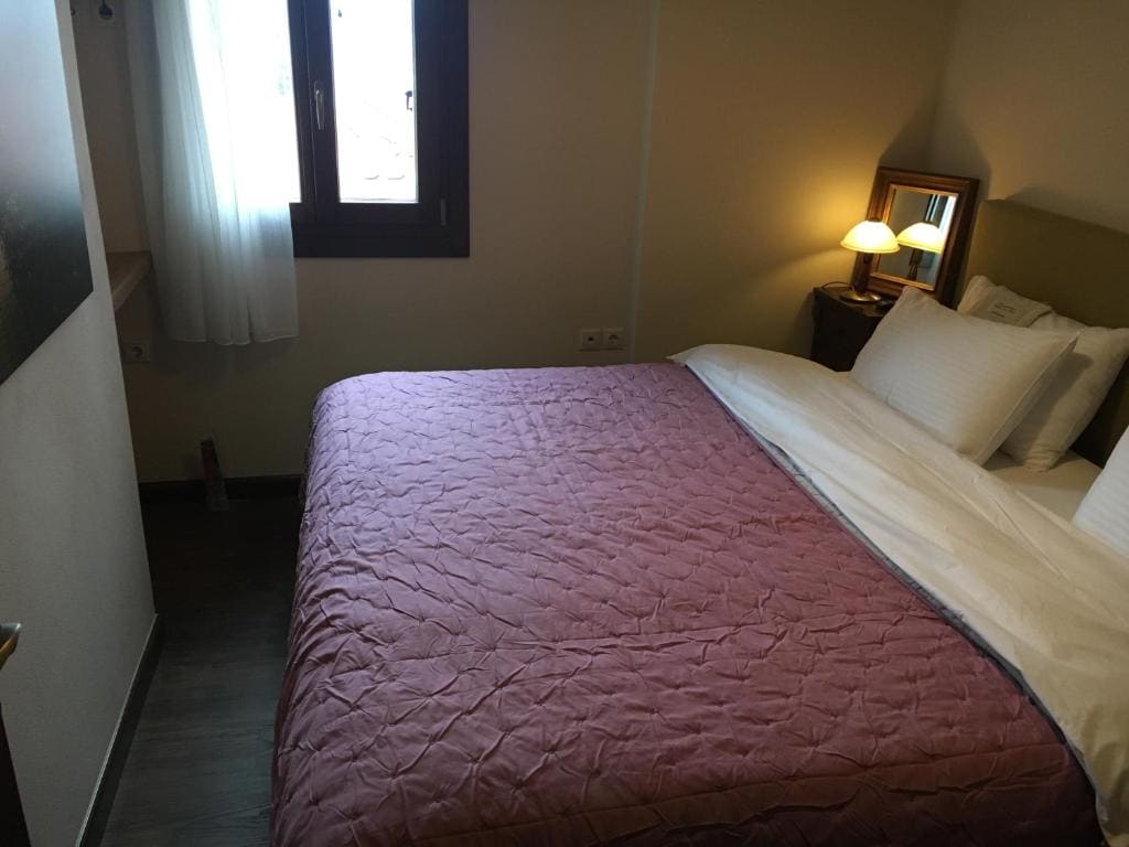 Deluxe Suite Gardenia room - Image 3
