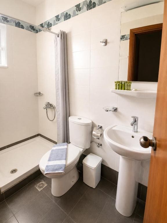 Single Room with Sea View room - Image 1