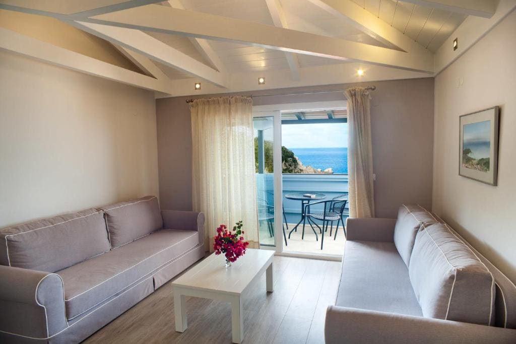 Deluxe Suite with Sea View room - Image 1