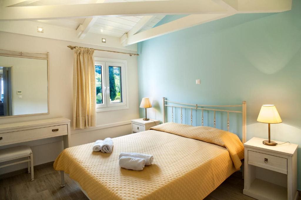 Deluxe Suite with Sea View room - Image 2