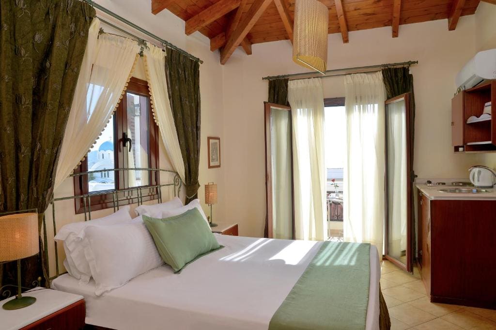 Standard Room with Side Sea View room - Image 3