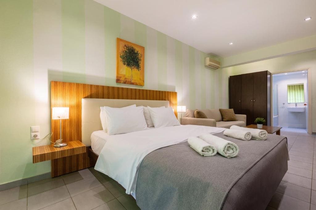Junior Suite with Garden View room - Image 3