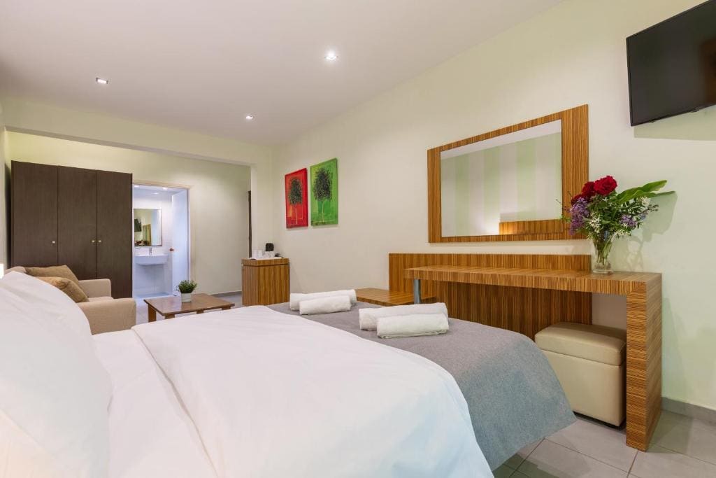 Junior Suite with Garden View room - Image 2