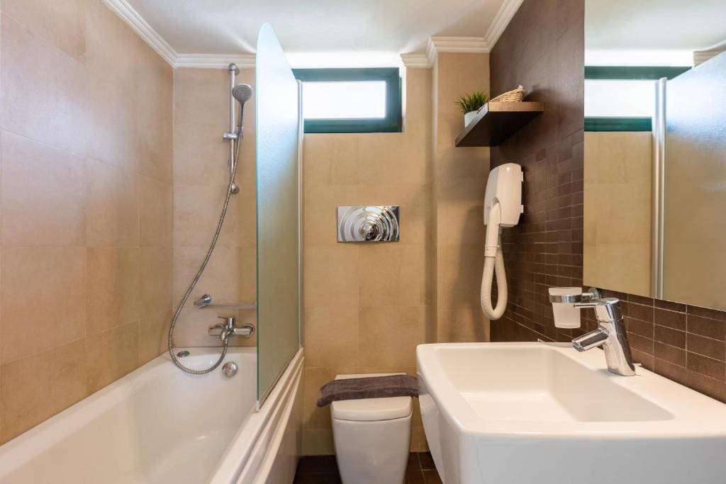 Junior Suite with Pool View room - Image 2