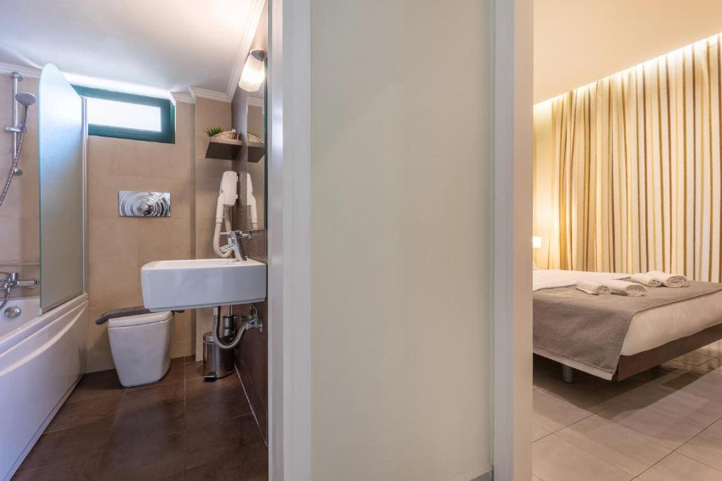 Junior Suite with Pool View room - Image 3
