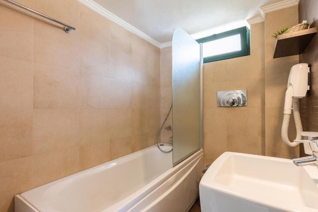 Junior Suite with Pool View room - Image 1