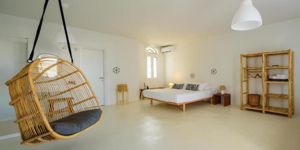Deluxe Suite with Spa Bath room - Image 3