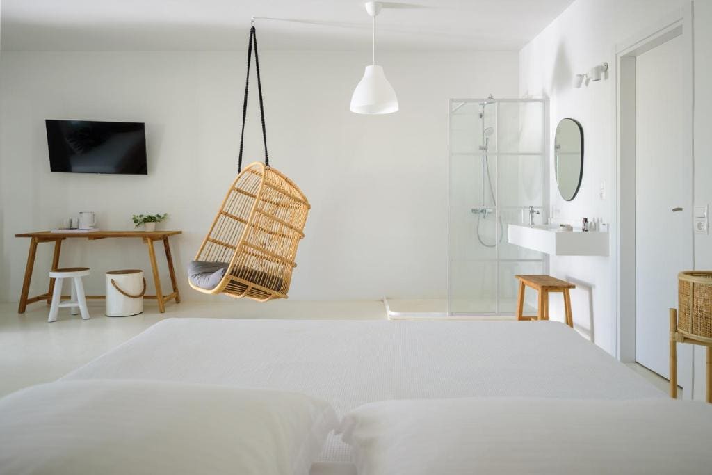 Deluxe Suite with Spa Bath room - Image 1