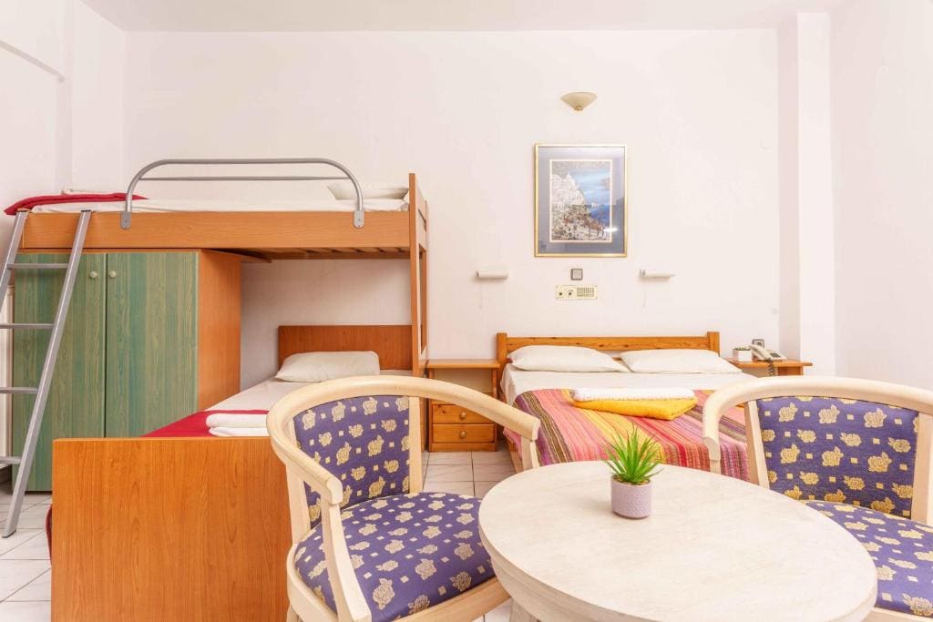 Quadruple Room room - Image 1