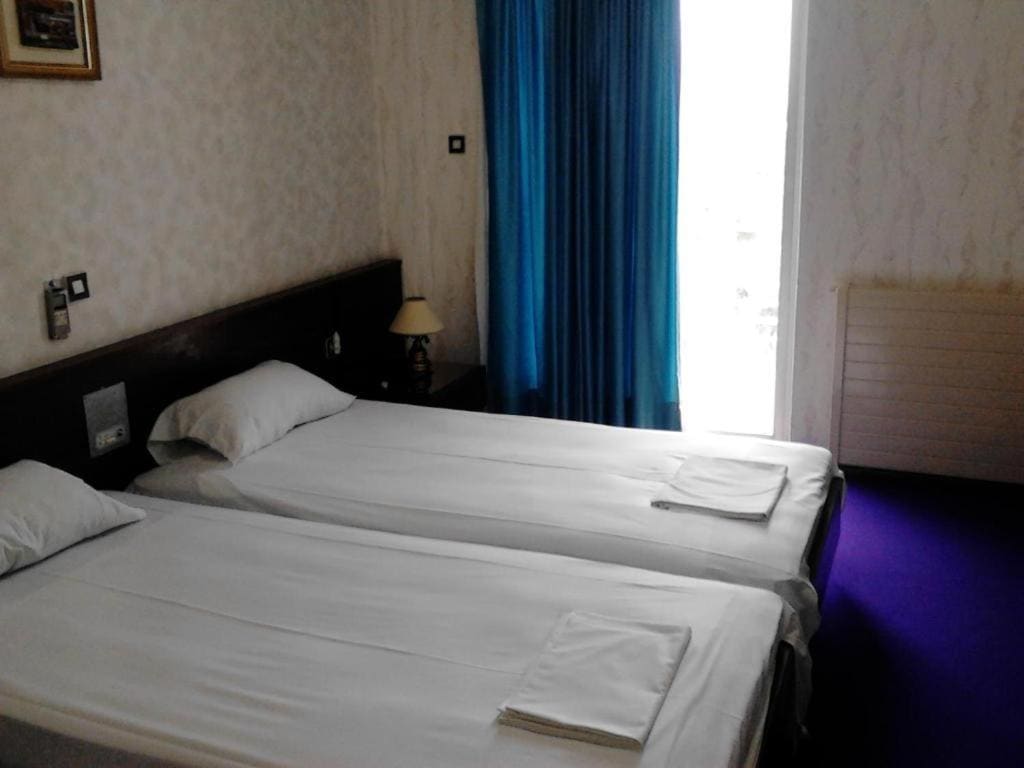 Twin Room with Balcony room - Image 3