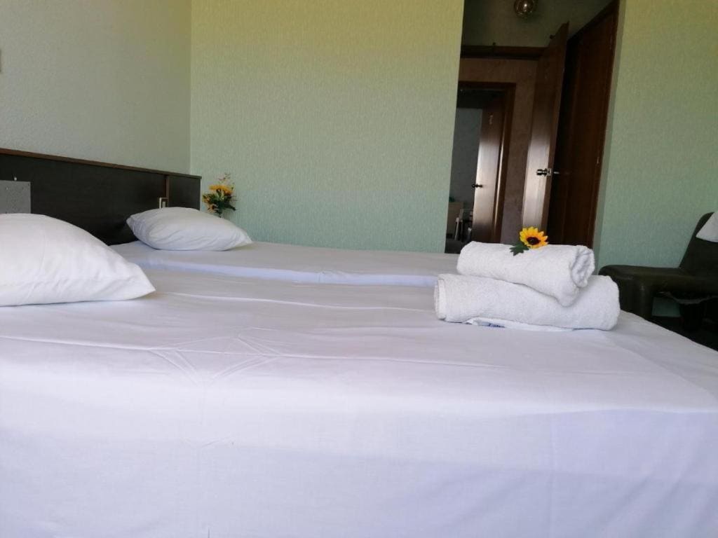 Twin Room with Balcony room - Image 2