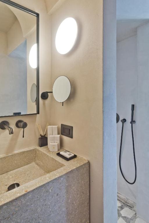 Double Room with Balcony and Sea View room - Image 2