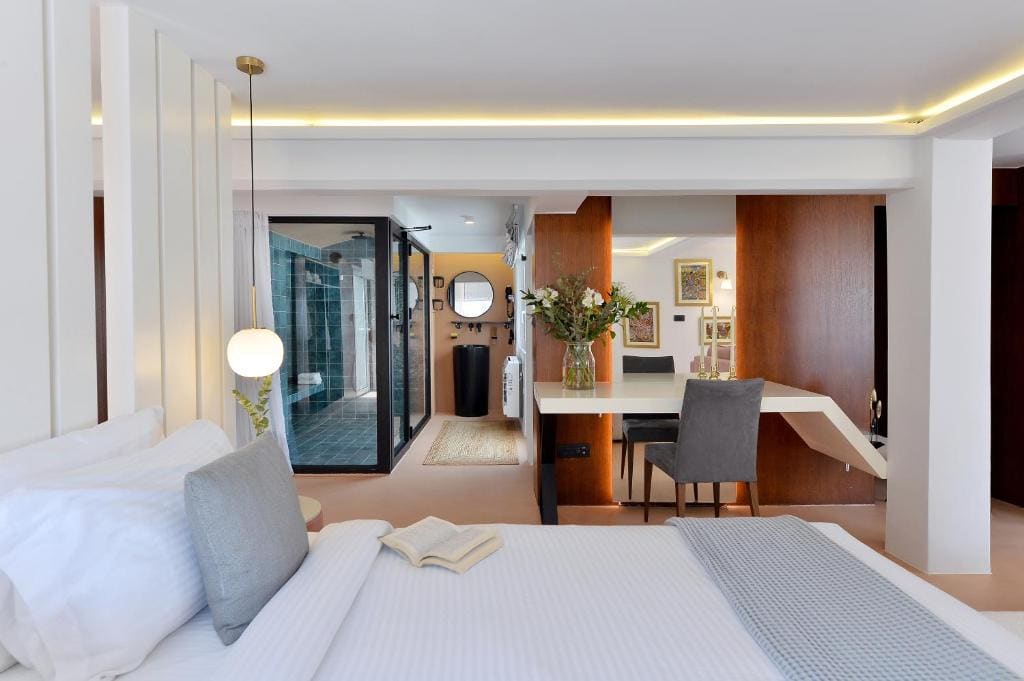 Luxury Suite with Hammam & Outdoor Hot Tub room - Image 2