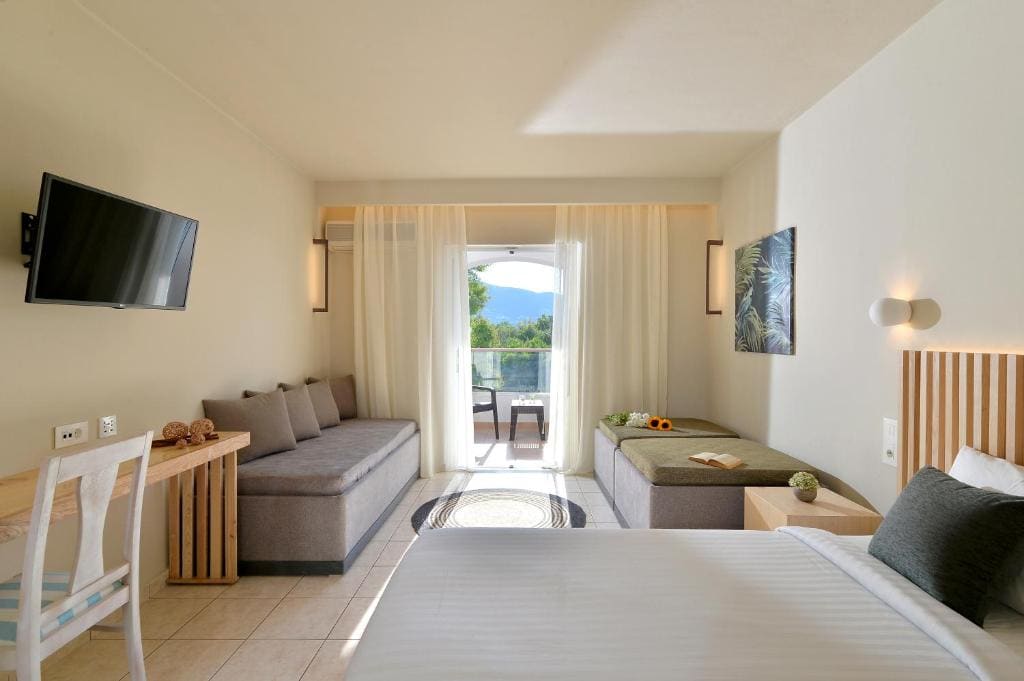 Superior Room with Sea View room - Image 1