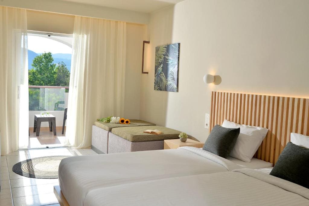 Superior Room with Sea View room - Image 3