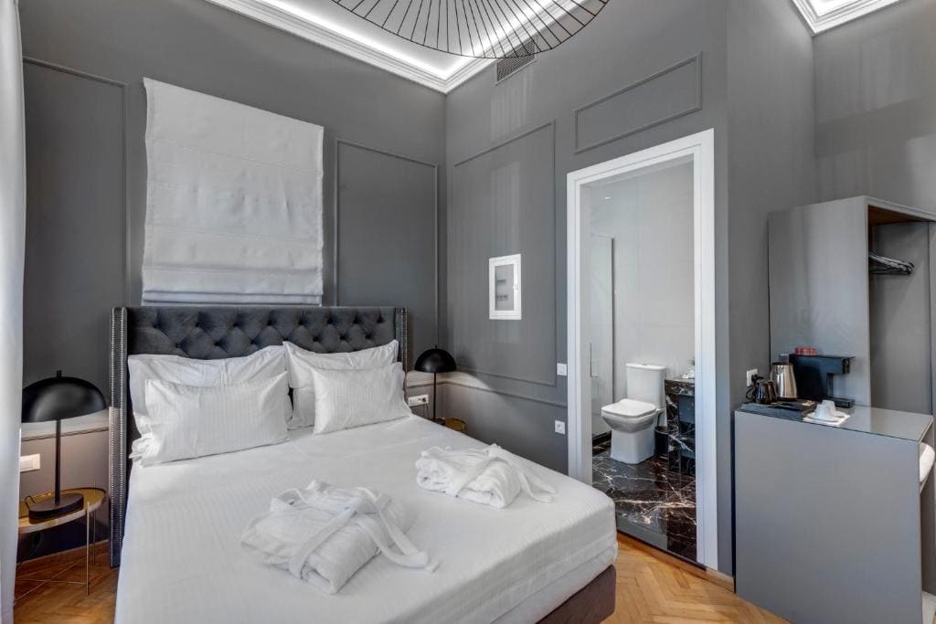 Deluxe Junior Suite room - Image 3