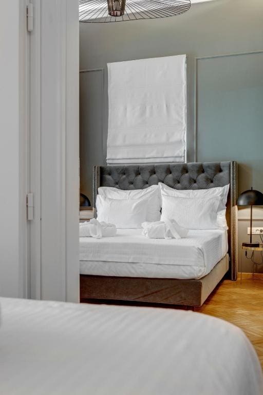 Deluxe Junior Suite room - Image 2