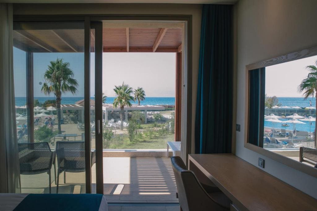 Junior Suite with Sea View room - Image 1
