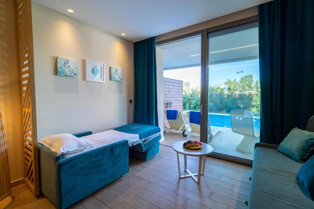 Junior Suite with Shared Pool room - Image 2