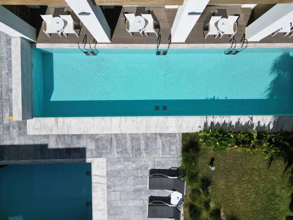 Superior Double Room - Swim Up room - Image 2