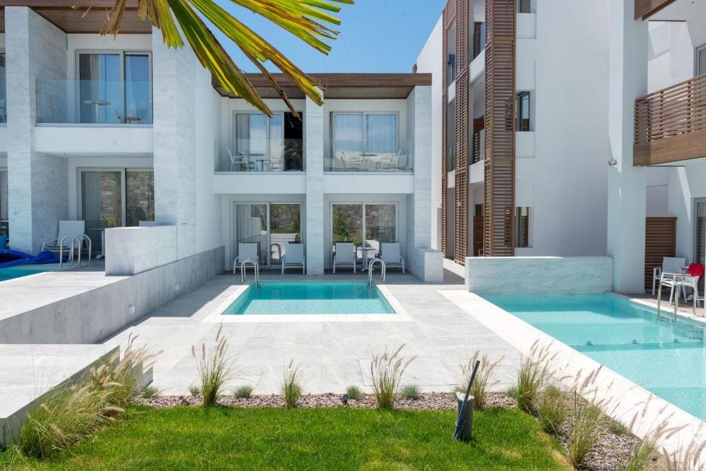 Superior Double Room - Swim Up room - Image 1