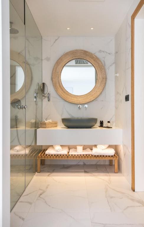 Superior Double Room with Sea View room - Image 2