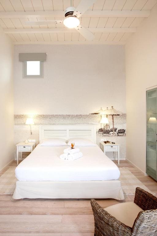 Superior Double Room with Sea View room - Image 2