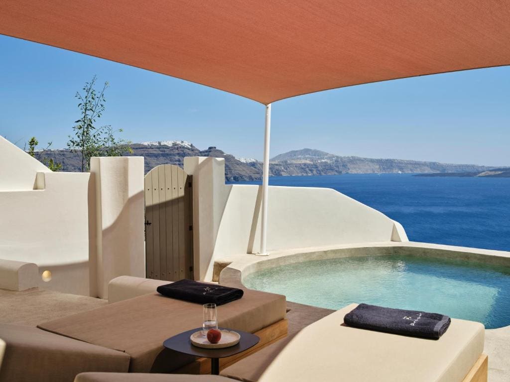Exceptional Suite with Private Pool and Caldera View room - Image 3