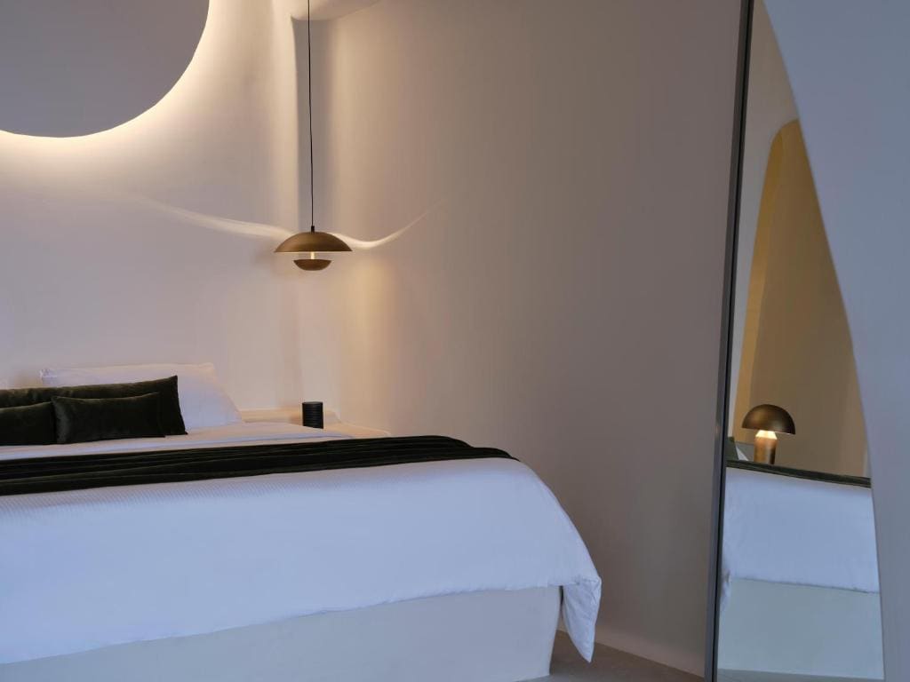 Deluxe Suite with Hot Tub and Caldera View room - Image 1