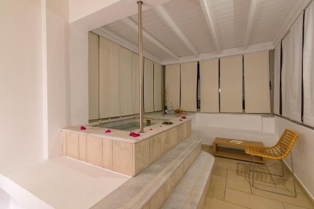 Junior Suite with Indoor Hot Tub room - Image 2