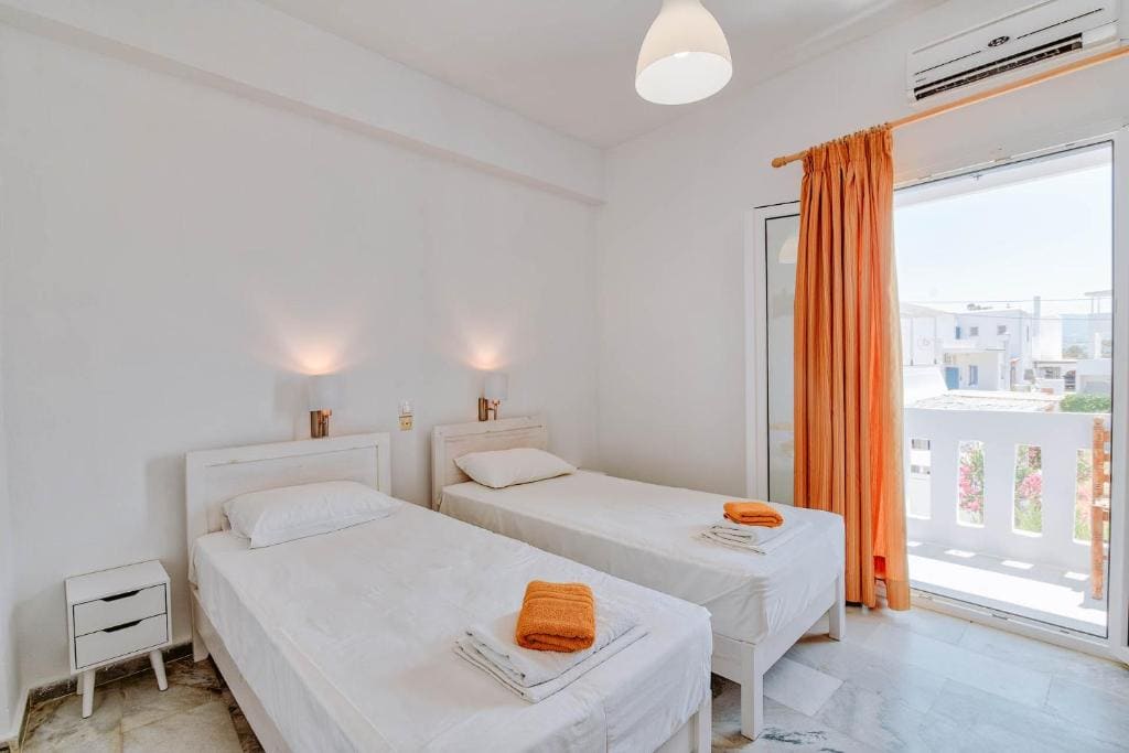 Standard Twin Room room - Image 1
