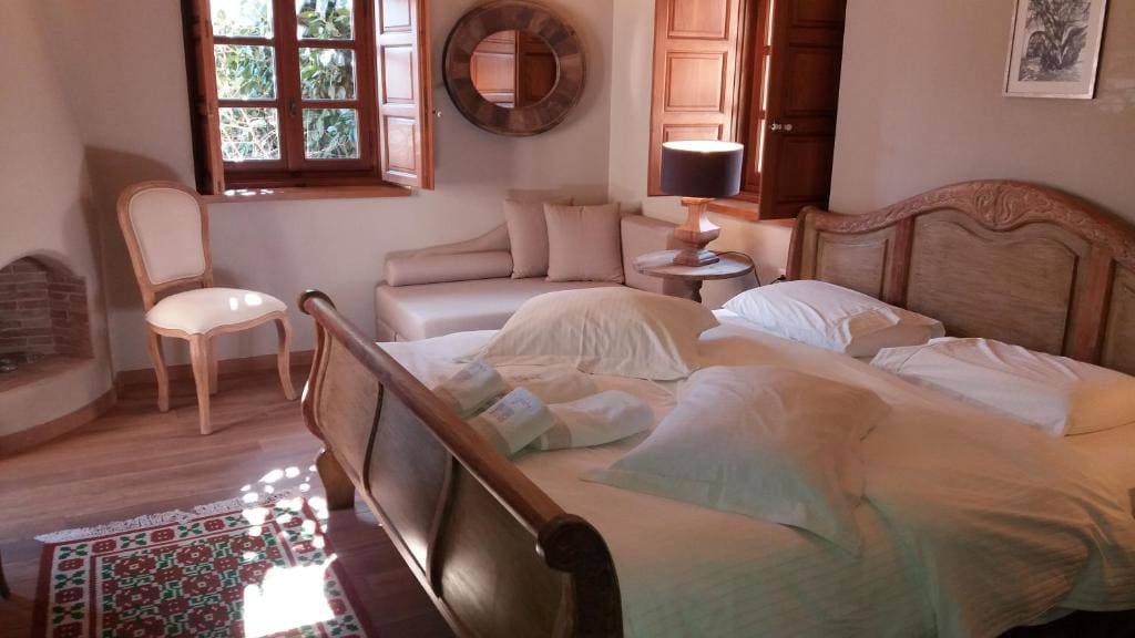 Superior Triple Room room - Image 2