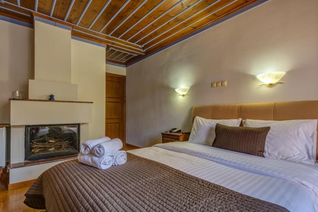 Double Room with Fireplace room - Image 1